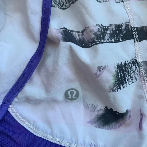Lululemon Tracker V Limited Edition Shorts 6/S - Picture 7 of 9